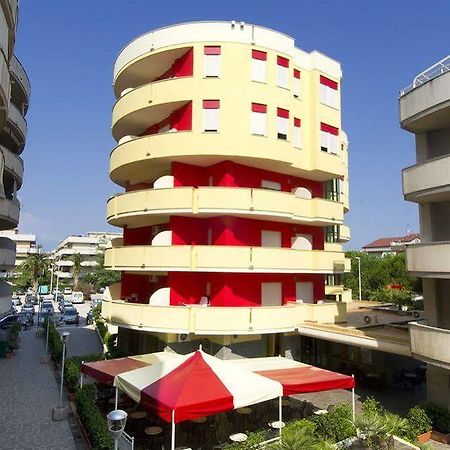 Hotel Esperia Alba Adriatica Ngoại thất bức ảnh