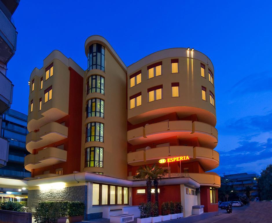 Hotel Esperia Alba Adriatica Phòng bức ảnh