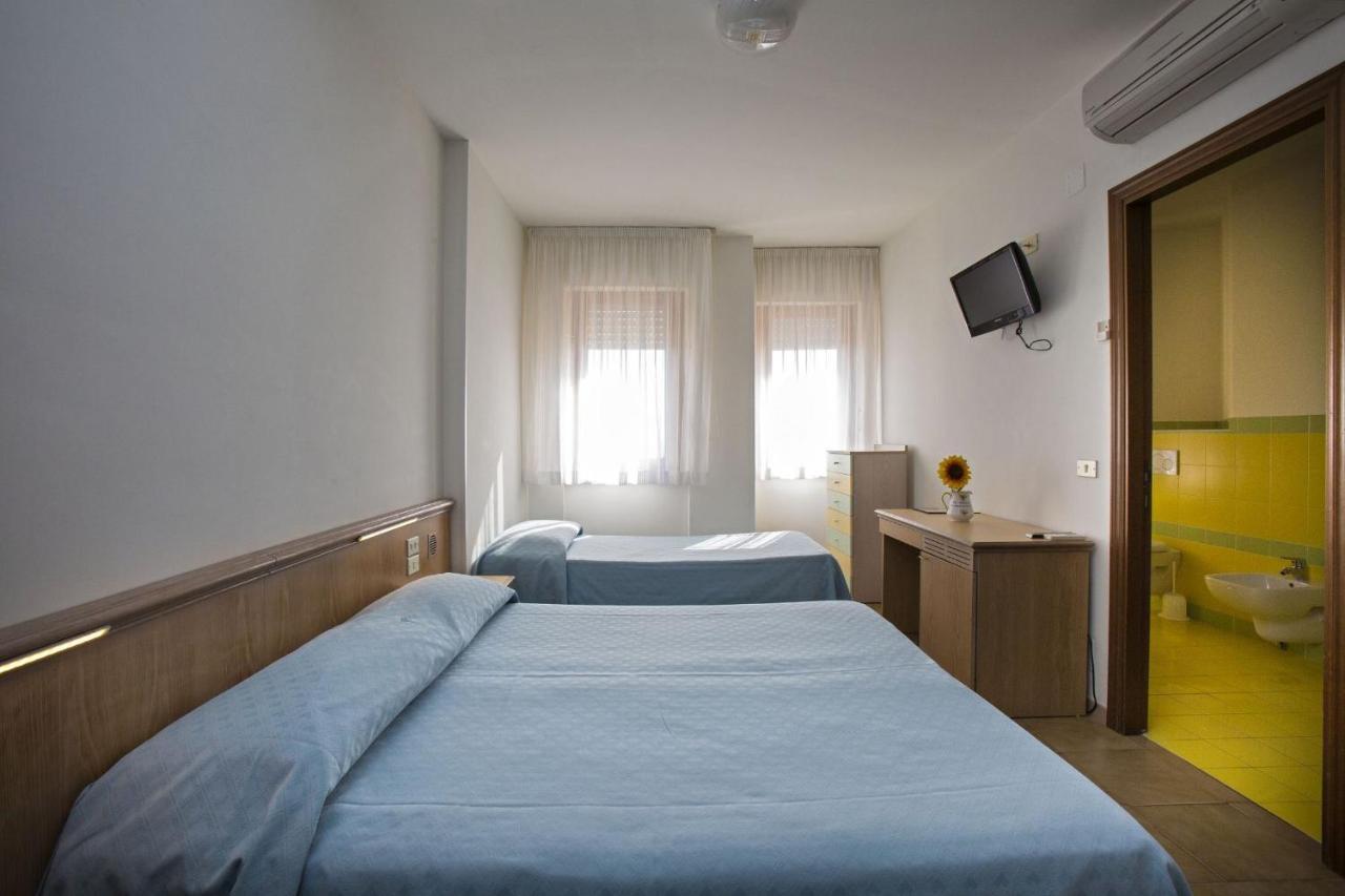Hotel Esperia Alba Adriatica Ngoại thất bức ảnh