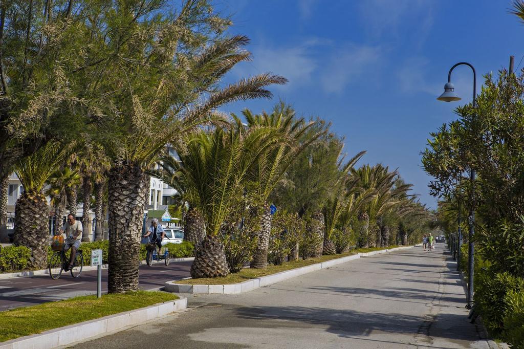 Hotel Esperia Alba Adriatica Ngoại thất bức ảnh