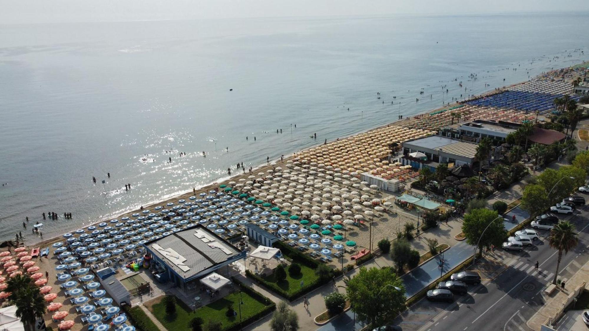 Hotel Esperia Alba Adriatica Ngoại thất bức ảnh