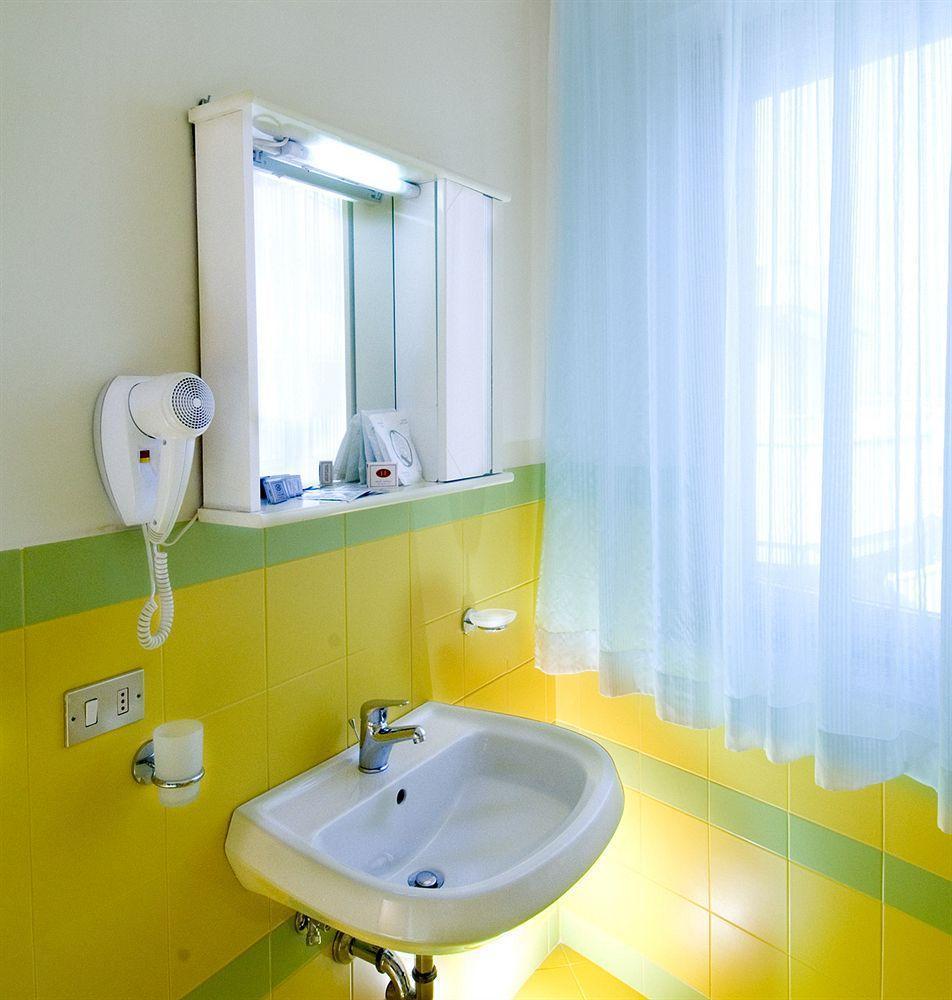 Hotel Esperia Alba Adriatica Ngoại thất bức ảnh