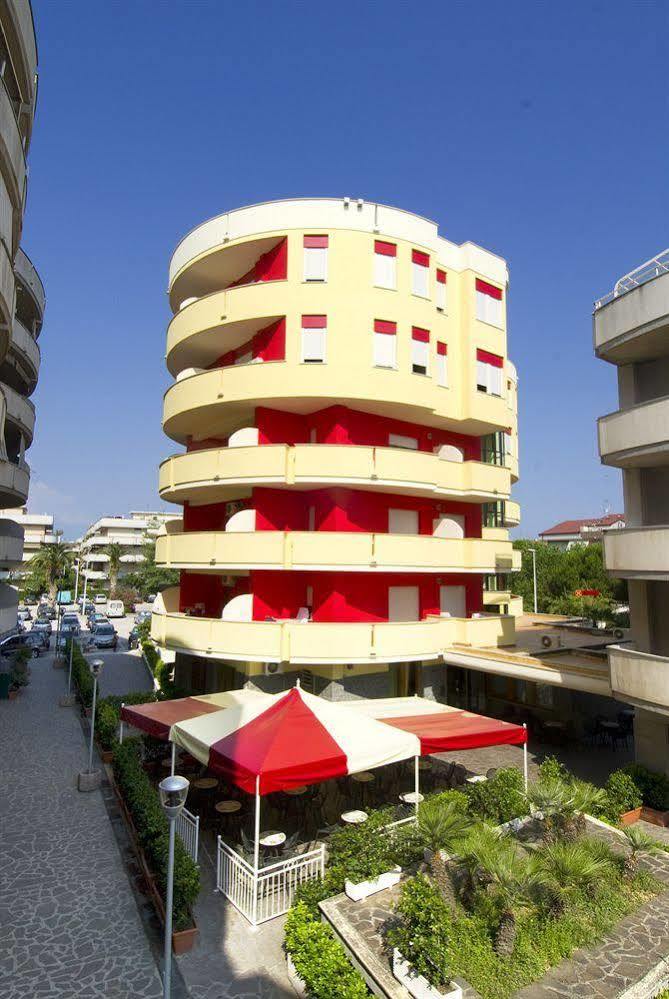 Hotel Esperia Alba Adriatica Ngoại thất bức ảnh