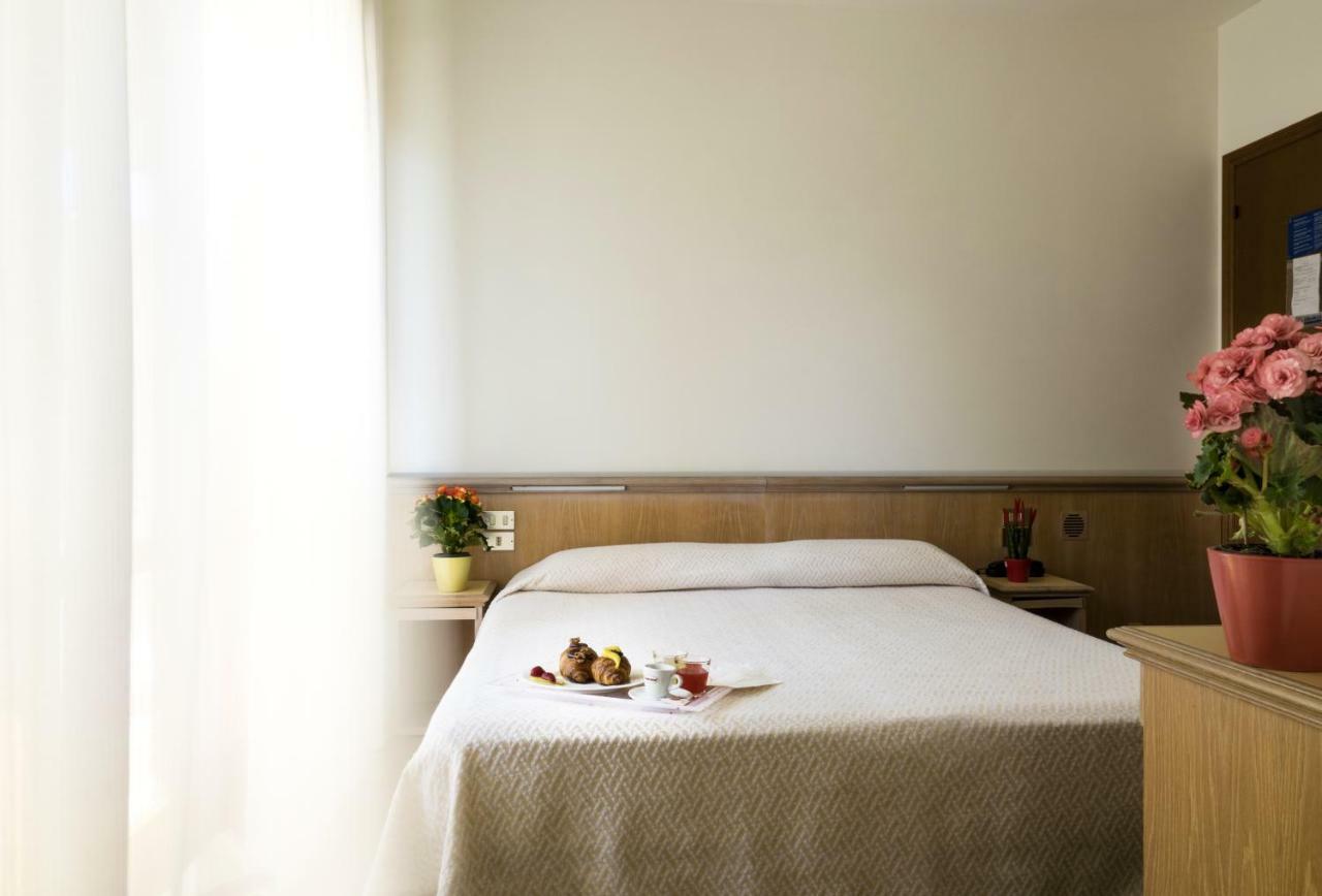 Hotel Esperia Alba Adriatica Ngoại thất bức ảnh