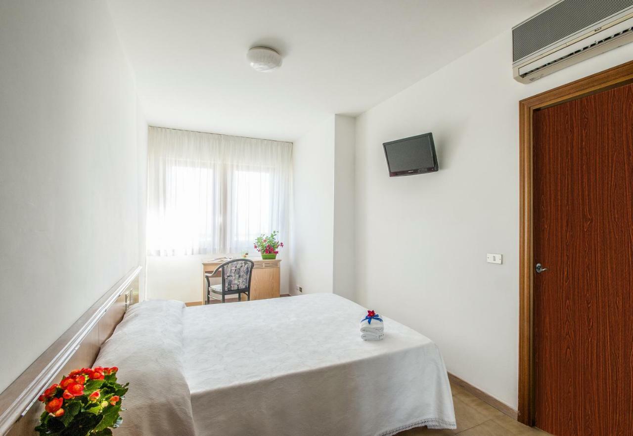 Hotel Esperia Alba Adriatica Ngoại thất bức ảnh
